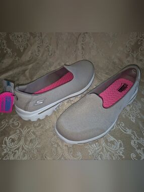 🔥Skechers 11 US Women's Go Walk 2 Courage Casual Slip On Taupe Sneaker Walking